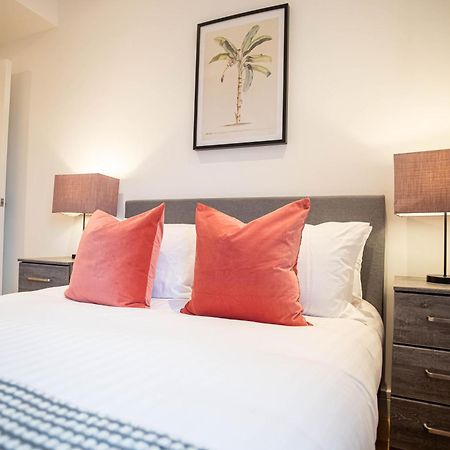 Deluxe Chic 1 2 Bed Apts Near Heathrow Legoland Windsor Slough Villa Exterior foto