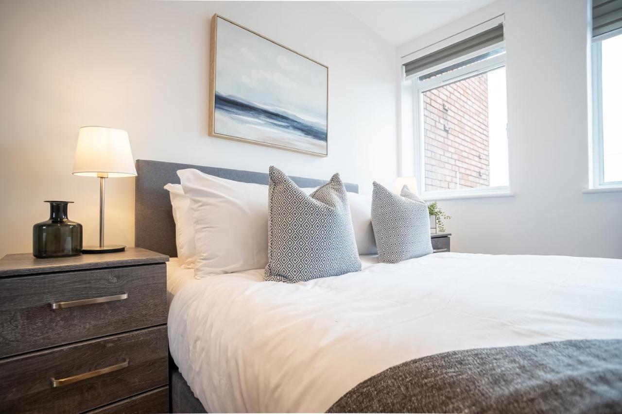 Deluxe Chic 1 2 Bed Apts Near Heathrow Legoland Windsor Slough Villa Exterior foto