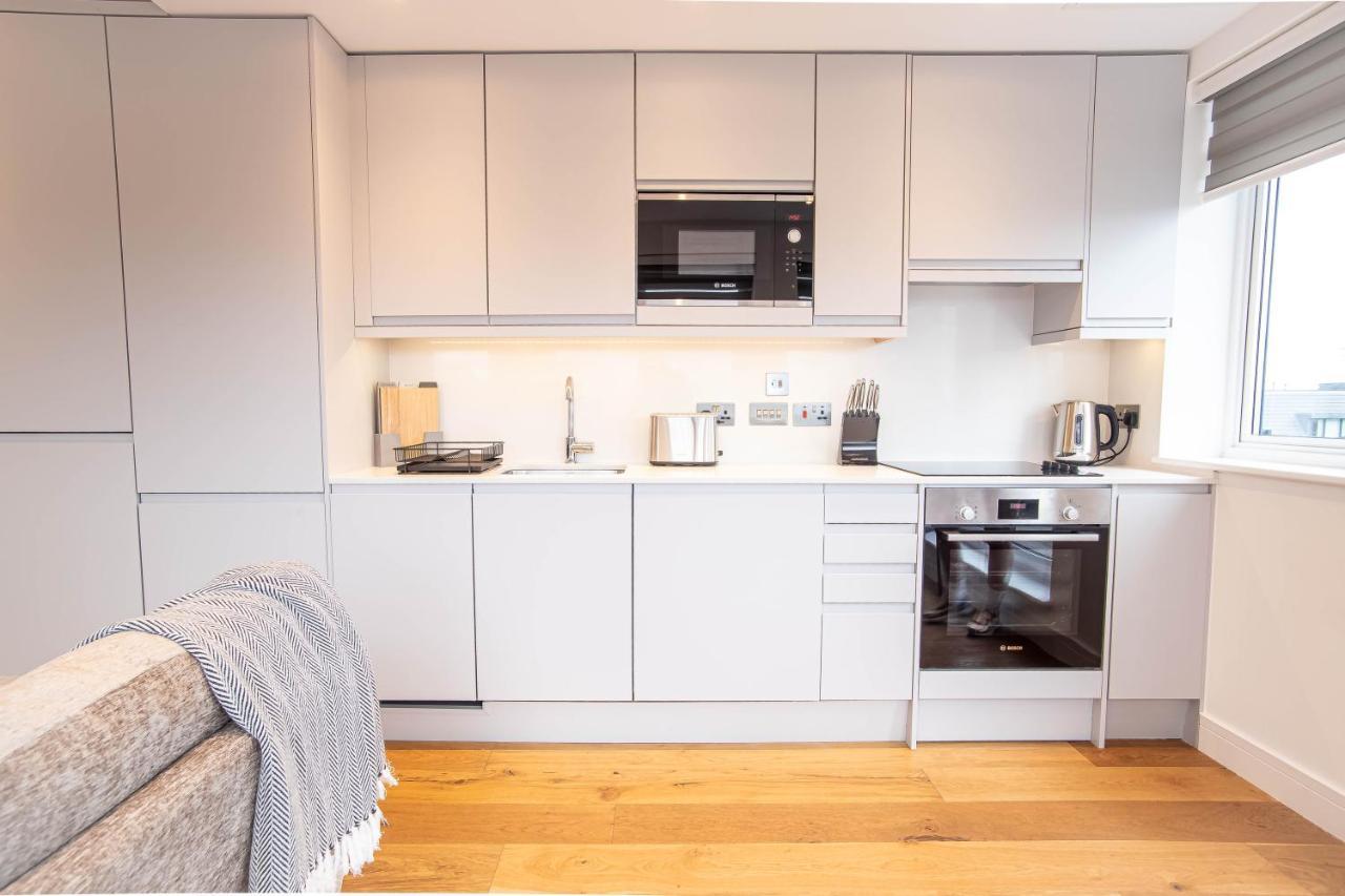 Deluxe Chic 1 2 Bed Apts Near Heathrow Legoland Windsor Slough Villa Exterior foto