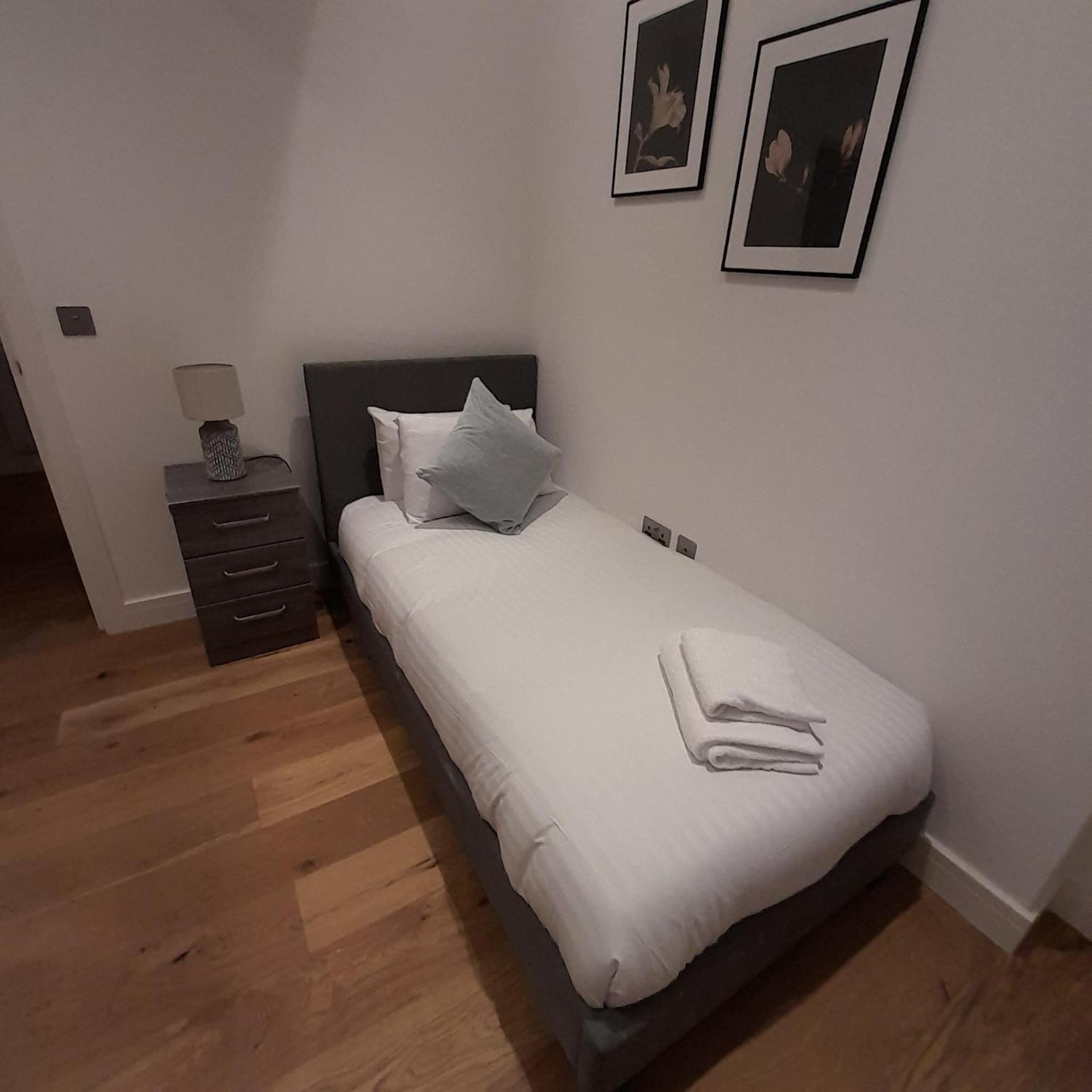 Deluxe Chic 1 2 Bed Apts Near Heathrow Legoland Windsor Slough Villa Exterior foto