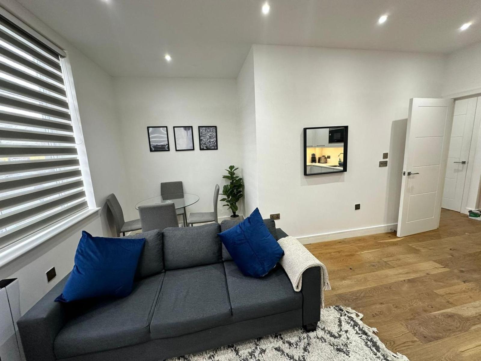Deluxe Chic 1 2 Bed Apts Near Heathrow Legoland Windsor Slough Villa Exterior foto