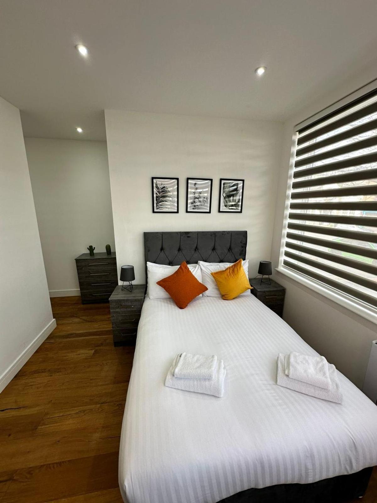 Deluxe Chic 1 2 Bed Apts Near Heathrow Legoland Windsor Slough Villa Exterior foto