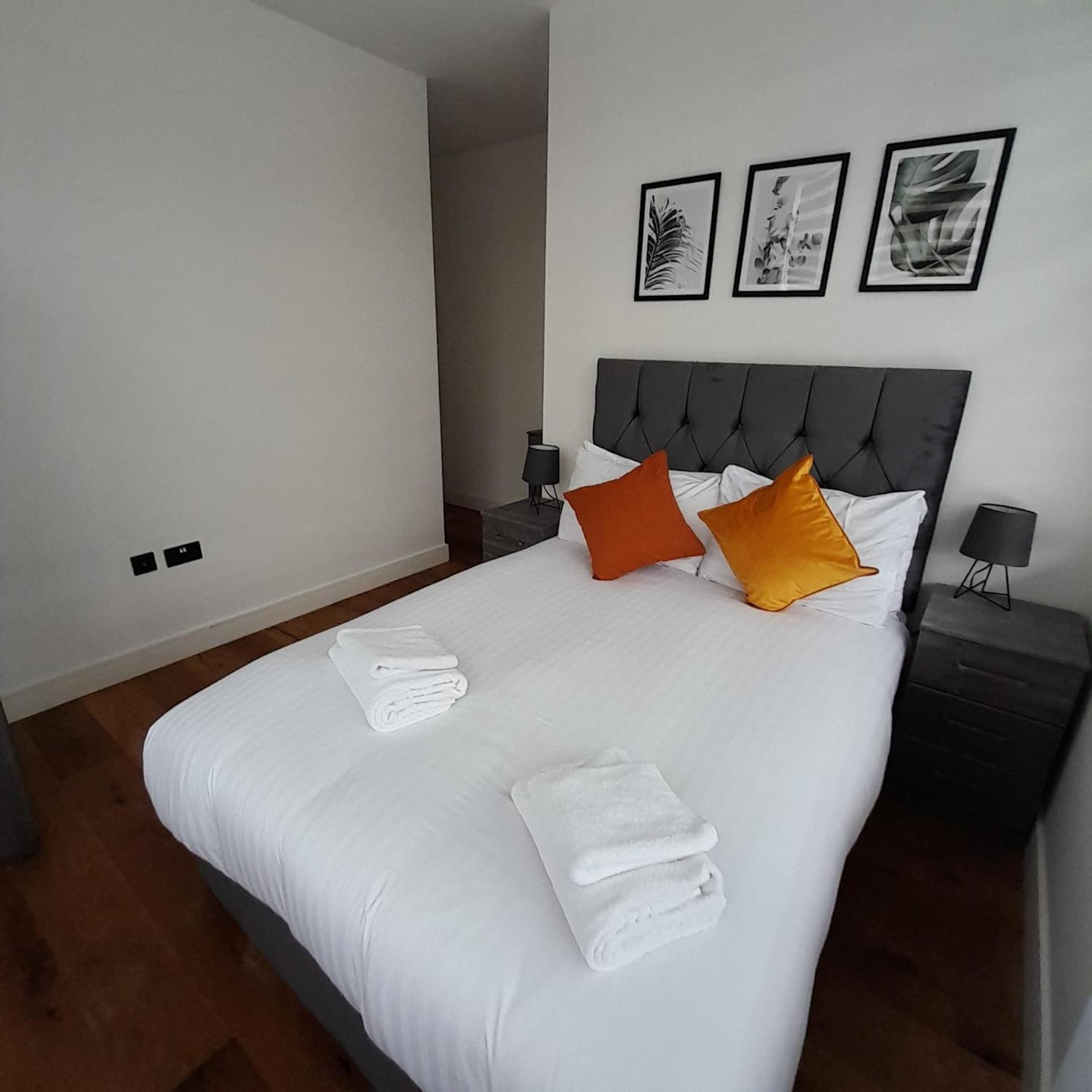 Deluxe Chic 1 2 Bed Apts Near Heathrow Legoland Windsor Slough Villa Exterior foto