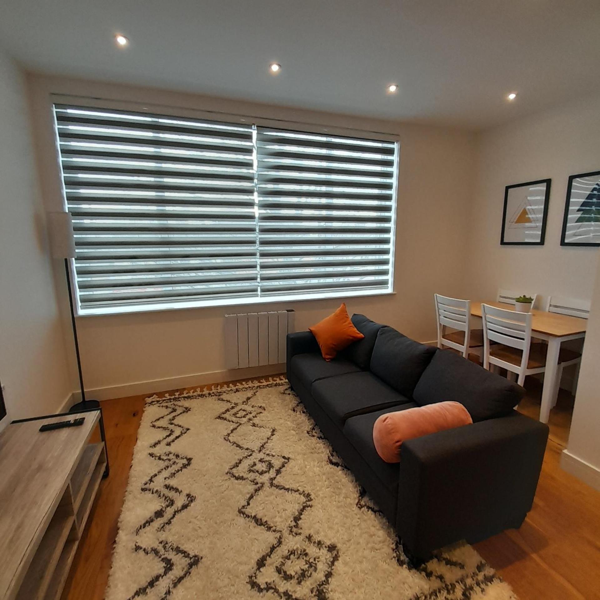 Deluxe Chic 1 2 Bed Apts Near Heathrow Legoland Windsor Slough Villa Exterior foto